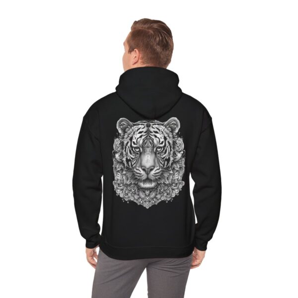 Schwarzer Hoodie mit Tiger-Print auf der Rückseite